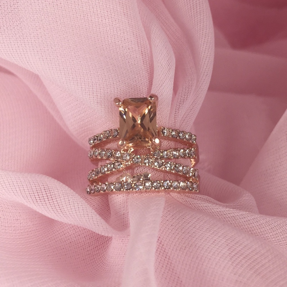 ROSE GOLD COLORED SETTING & STONE